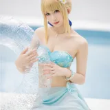 封疆疆v《阿尔托莉雅·潘德拉贡 泳装》写真图集 40P｜在线预览与图包下载