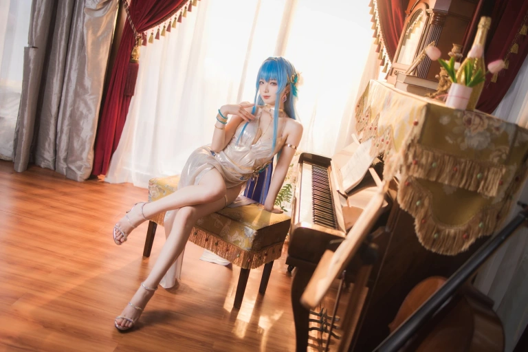 封疆疆v《NIKKE 胜利女神 海伦娜》写真图集 34P｜在线预览与图包下载