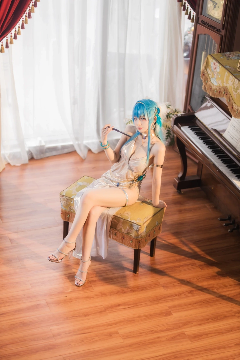 封疆疆v《NIKKE 胜利女神 海伦娜》写真图集 34P｜在线预览与图包下载