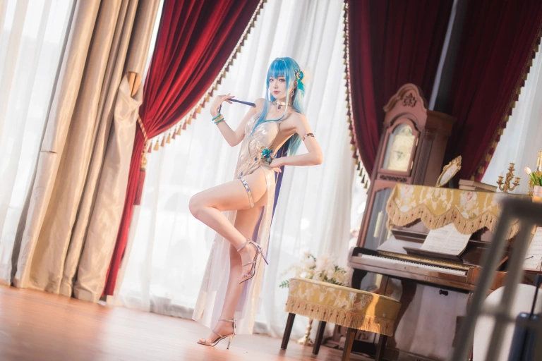 封疆疆v《NIKKE 胜利女神 海伦娜》写真图集 34P｜在线预览与图包下载