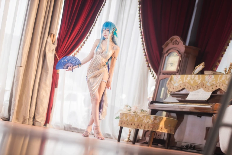 封疆疆v《NIKKE 胜利女神 海伦娜》写真图集 34P｜在线预览与图包下载