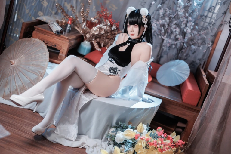封疆疆v《彼得·史特拉塞》写真图集 40P｜在线预览与图包下载