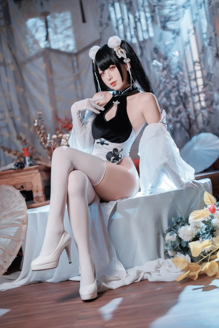 封疆疆v《彼得·史特拉塞》写真图集 40P｜在线预览与图包下载