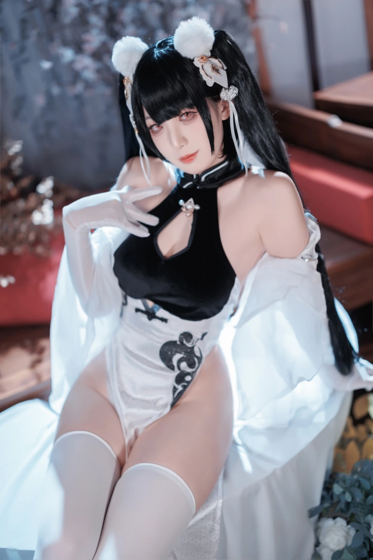封疆疆v《彼得·史特拉塞》写真图集 40P｜在线预览与图包下载