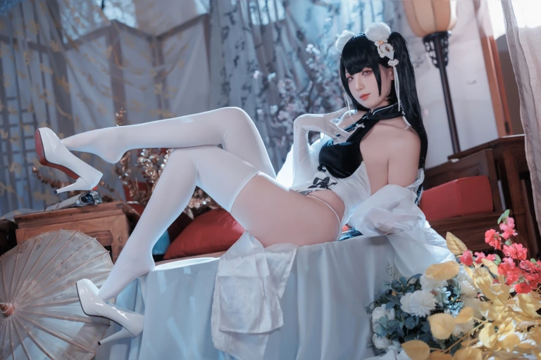封疆疆v《彼得·史特拉塞》写真图集 40P｜在线预览与图包下载