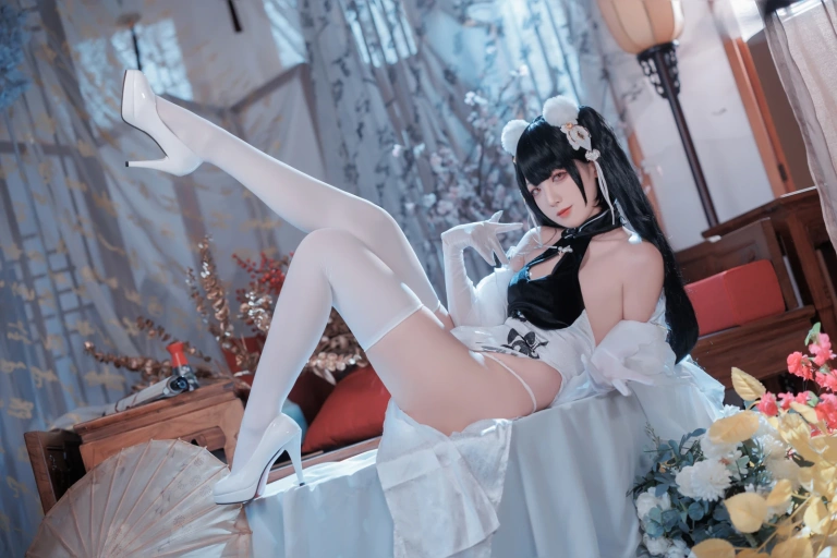 封疆疆v《彼得·史特拉塞》写真图集 40P｜在线预览与图包下载