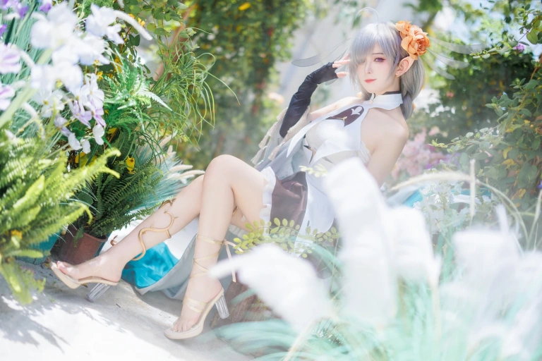 封疆疆v《埃佛森》写真图集 12P｜在线预览与图包下载