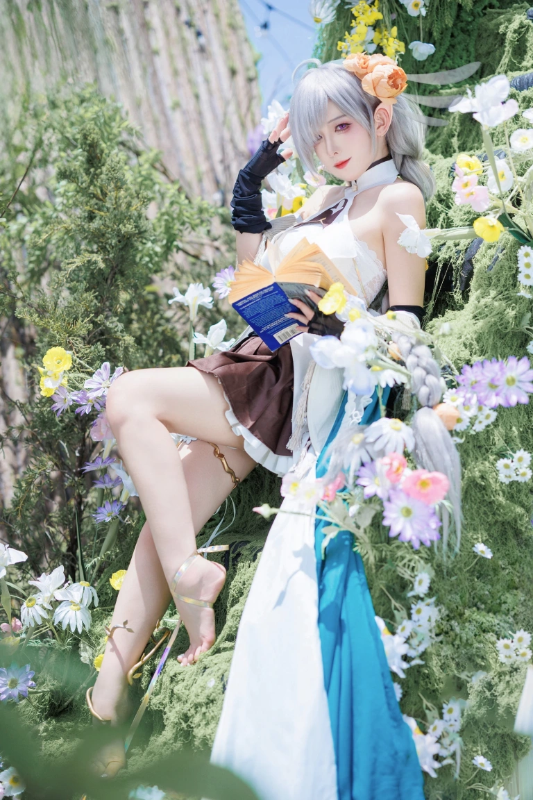 封疆疆v《埃佛森》写真图集 12P｜在线预览与图包下载