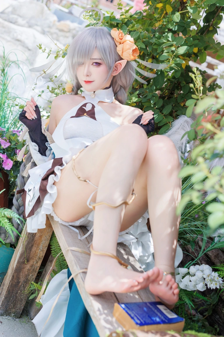 封疆疆v《埃佛森》写真图集 12P｜在线预览与图包下载