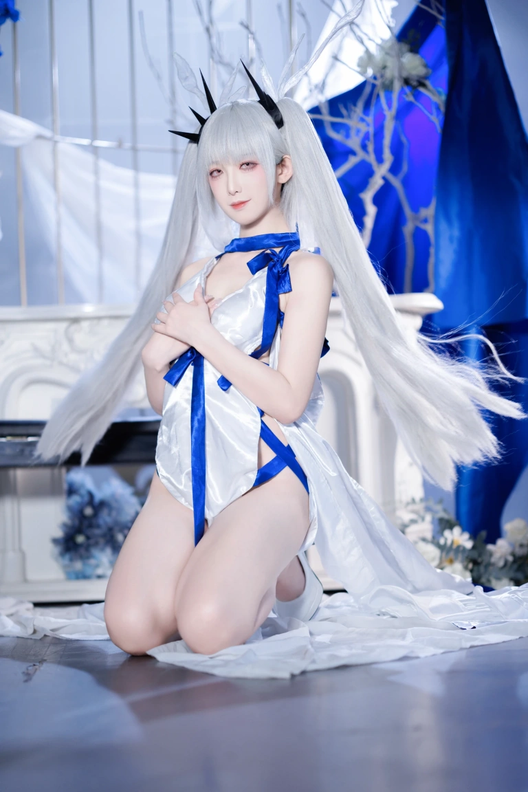 封疆疆v《碧蓝航线 可畏礼服》写真图集 32P｜在线预览与图包下载