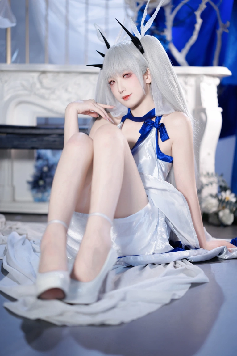 封疆疆v《碧蓝航线 可畏礼服》写真图集 32P｜在线预览与图包下载