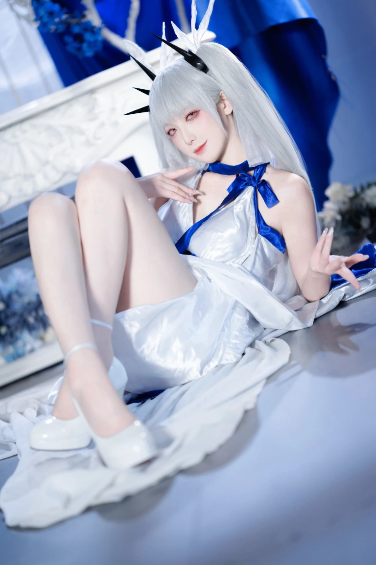 封疆疆v《碧蓝航线 可畏礼服》写真图集 32P｜在线预览与图包下载