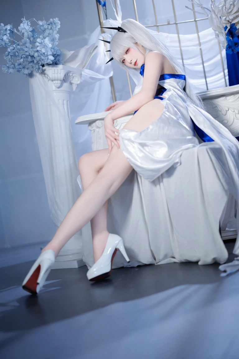 封疆疆v《碧蓝航线 可畏礼服》写真图集 32P｜在线预览与图包下载