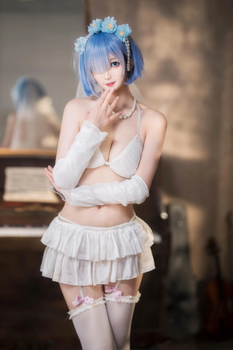 封疆疆v《蕾姆花嫁》写真图集 26P｜在线预览与图包下载