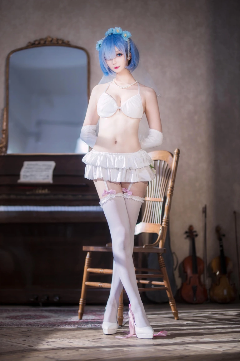 封疆疆v《蕾姆花嫁》写真图集 26P｜在线预览与图包下载