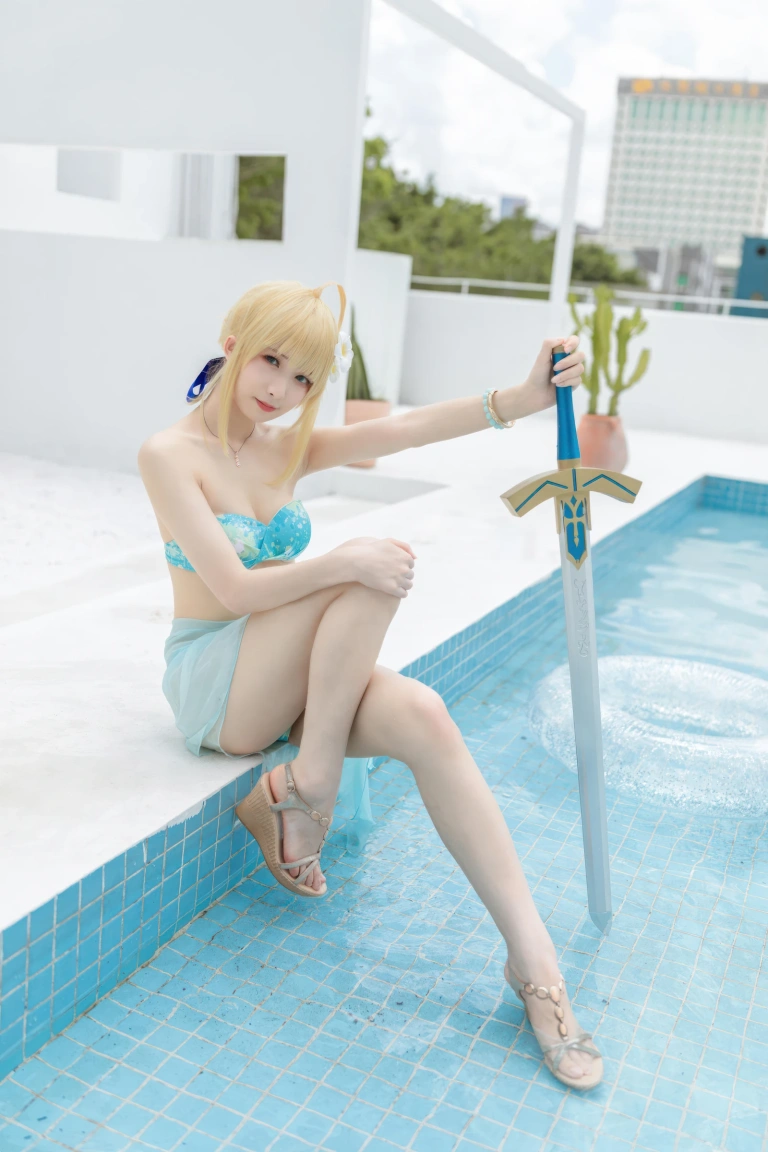 封疆疆v《FGO Saber泳装》写真图集 49P｜在线预览与图包下载