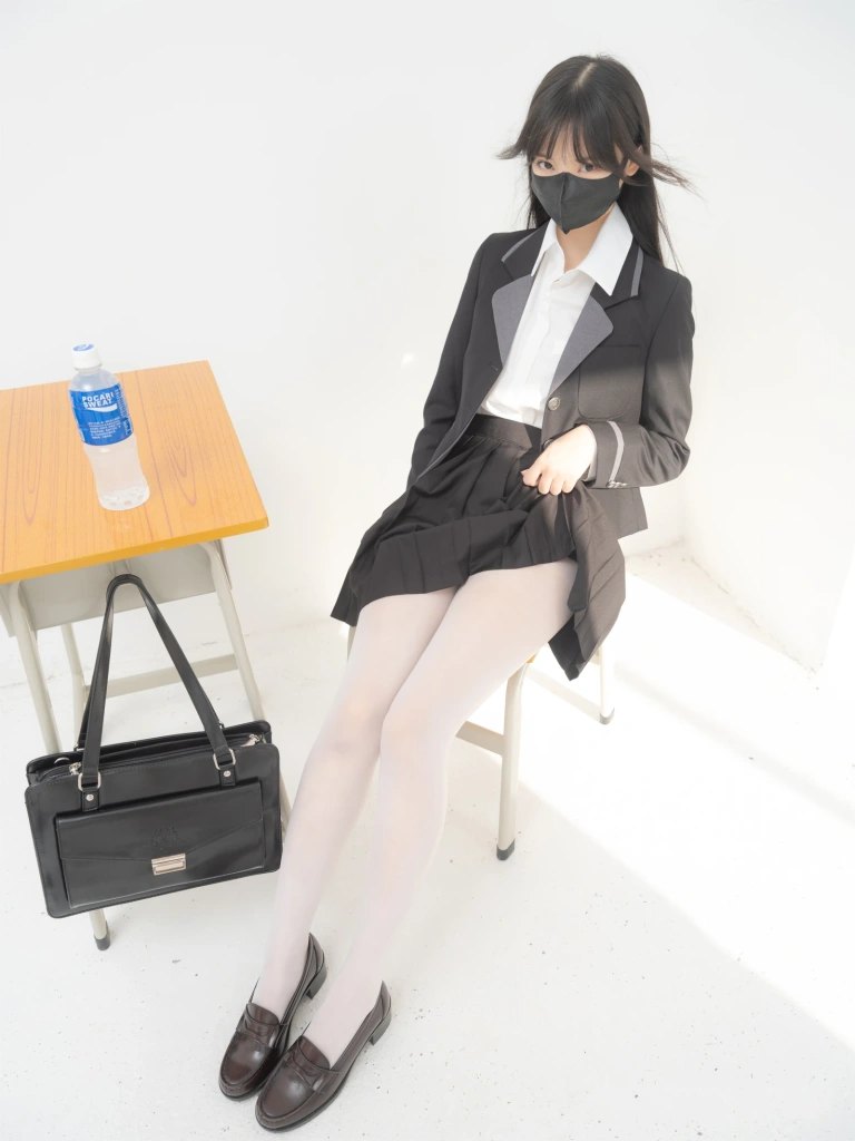 紧急企划《见希w 职员》写真图集 91P｜在线预览与图包下载