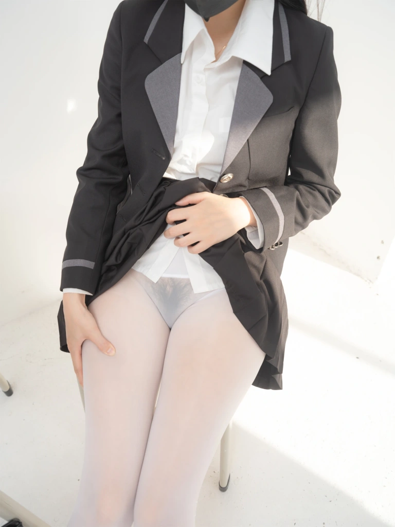 紧急企划《见希w 职员》写真图集 91P｜在线预览与图包下载
