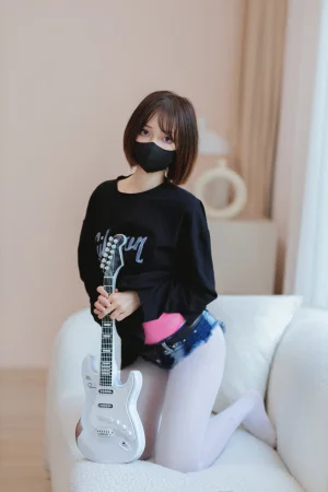洛桑w伊梓《升玖老师》写真图集 38P｜在线预览与图包下载