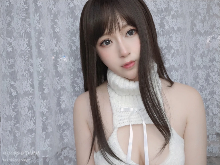 小容仔咕咕咕w《女友向 纯白毛衣》写真图集 22P+1V｜在线预览与图包下载