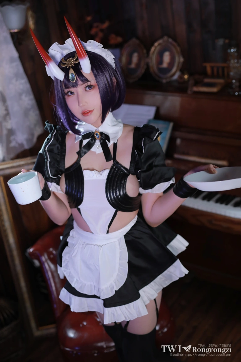 小容仔咕咕咕w《酒吞童子女仆》写真图集 46P+1V｜在线预览与图包下载