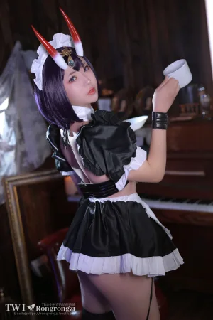 小容仔咕咕咕w《酒吞童子女仆》写真图集 46P+1V｜在线预览与图包下载