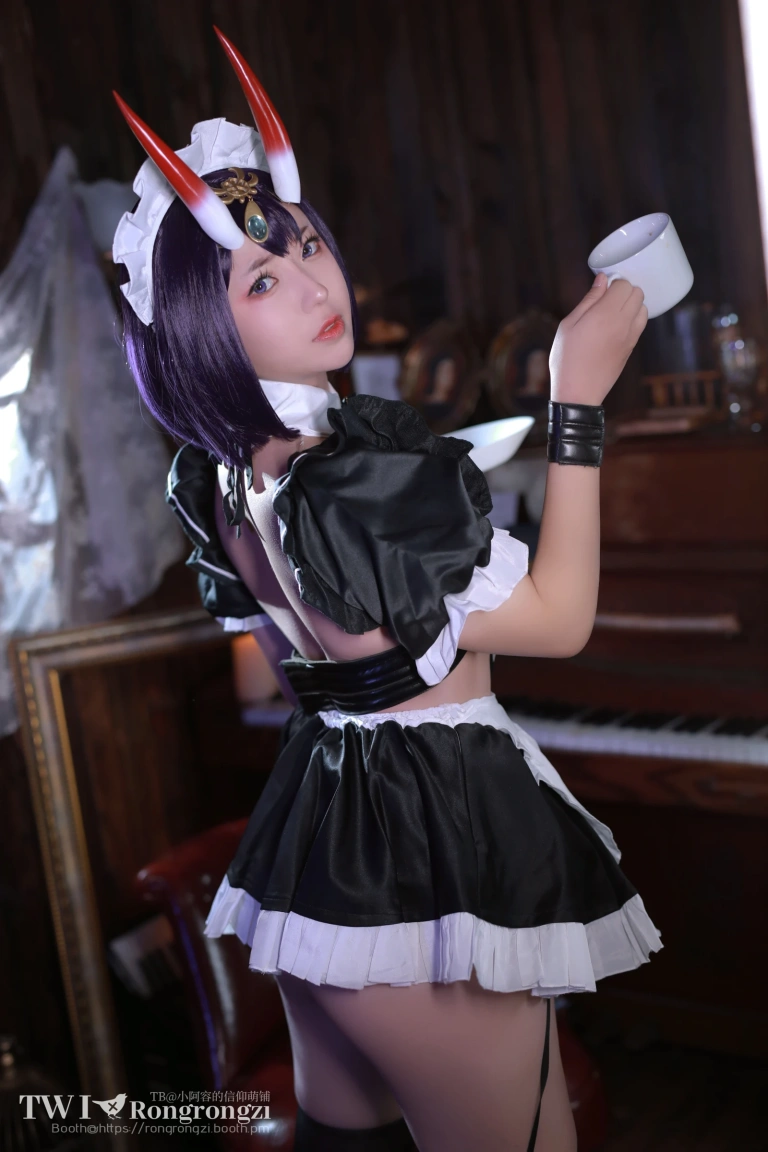 小容仔咕咕咕w《酒吞童子女仆》写真图集 46P+1V｜在线预览与图包下载