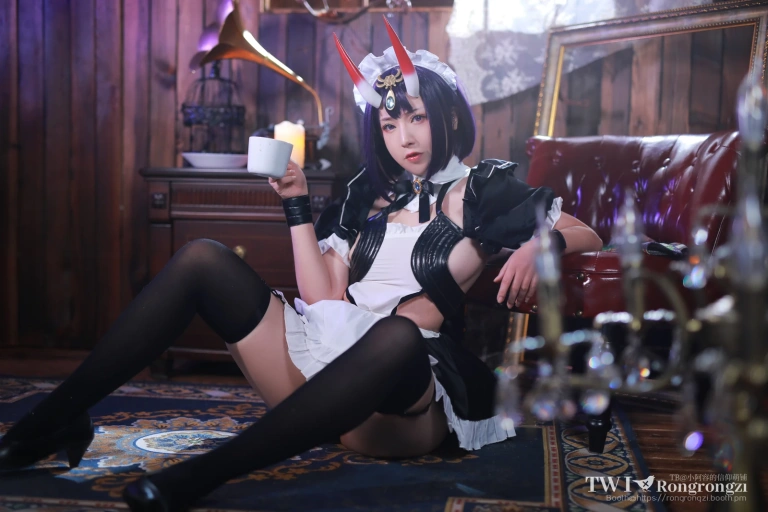 小容仔咕咕咕w《酒吞童子女仆》写真图集 46P+1V｜在线预览与图包下载