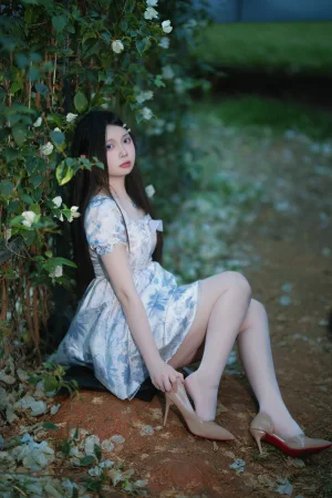 洛桑w伊梓《春夏之交》写真图集 45P｜在线预览与图包下载
