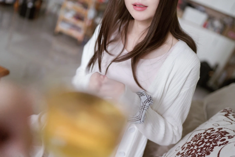 眼酱大魔王w《人妻丝袜红茶》写真图集 57P｜在线预览与图包下载