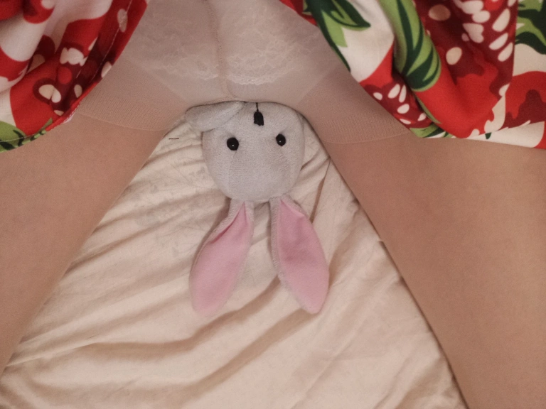 眼酱大魔王w《肉丝踩玩偶带视频》写真图集 15P+3V｜在线预览与图包下载