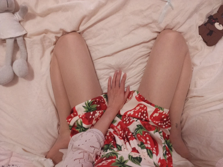 眼酱大魔王w《肉丝踩玩偶带视频》写真图集 15P+3V｜在线预览与图包下载