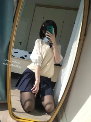 眼酱大魔王w《VOL.24 小学妹》写真图集 35P｜在线预览与图包下载