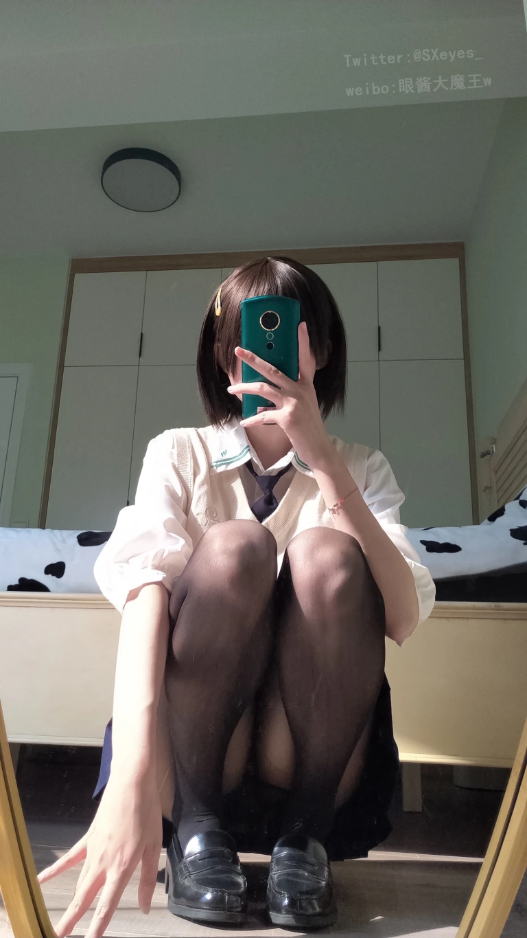 眼酱大魔王w《VOL.24 小学妹》写真图集 35P｜在线预览与图包下载