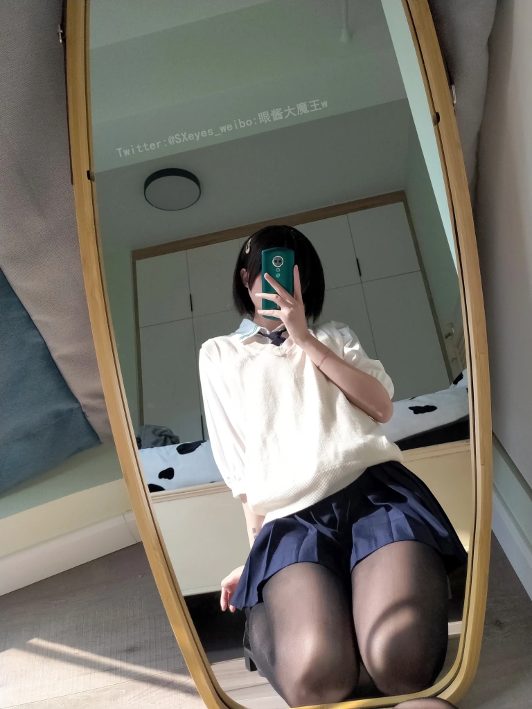 眼酱大魔王w《VOL.24 小学妹》写真图集 35P｜在线预览与图包下载