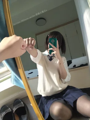 眼酱大魔王w《VOL.24 小学妹》写真图集 35P｜在线预览与图包下载