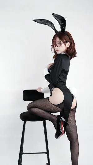 幼愛Youmeko《円香兔女郎》写真图集 10P｜在线预览与图包下载