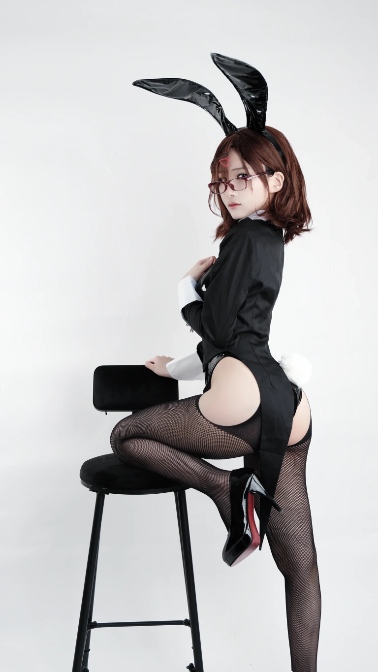 幼愛Youmeko《円香兔女郎》写真图集 10P｜在线预览与图包下载