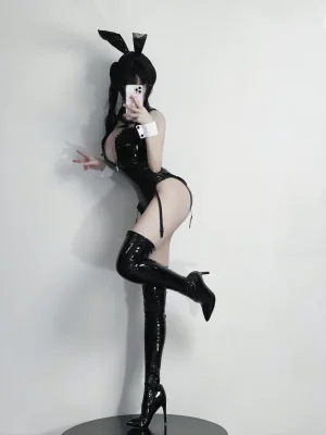 幼愛Youmeko《Patreon 黑漆皮高跟兔女郎》写真图集 29P｜在线预览与图包下载