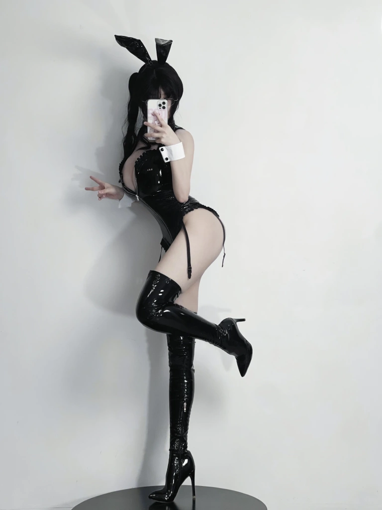 幼愛Youmeko《Patreon 黑漆皮高跟兔女郎》写真图集 29P｜在线预览与图包下载